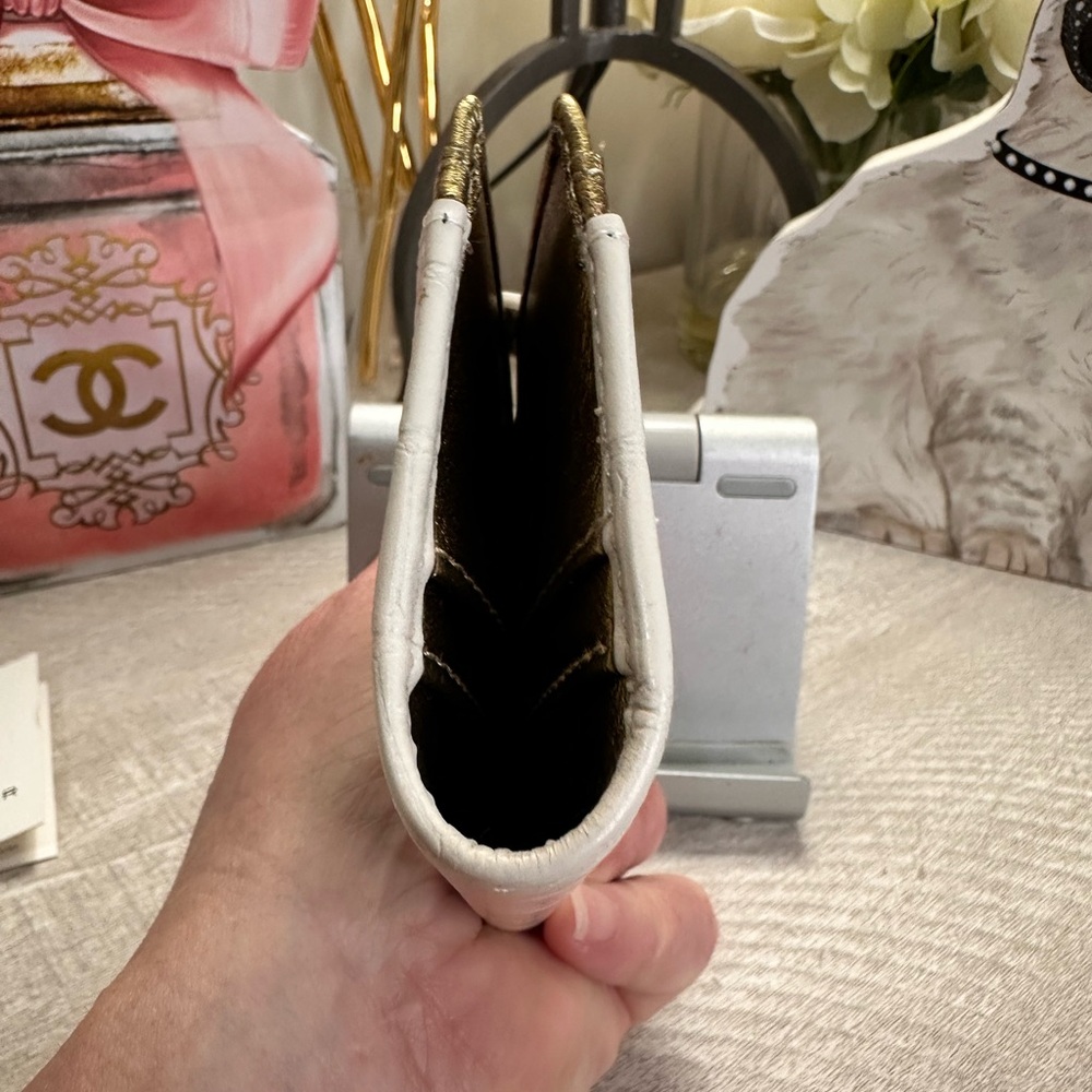 Kurt Geiger White and Gold Women's Cardholder - Picture 4 of 7